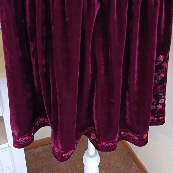 Umgee Cabernet Velvet Dress with Floral Embroidery.Native Inspired.Peasant Shape - Picture 9 of 12